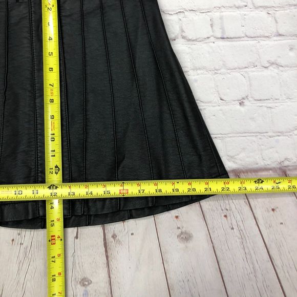 Free People Women Faux Leather Snap Button Mini Skirt Size 2 Black M122 -28 - Picture 5 of 15